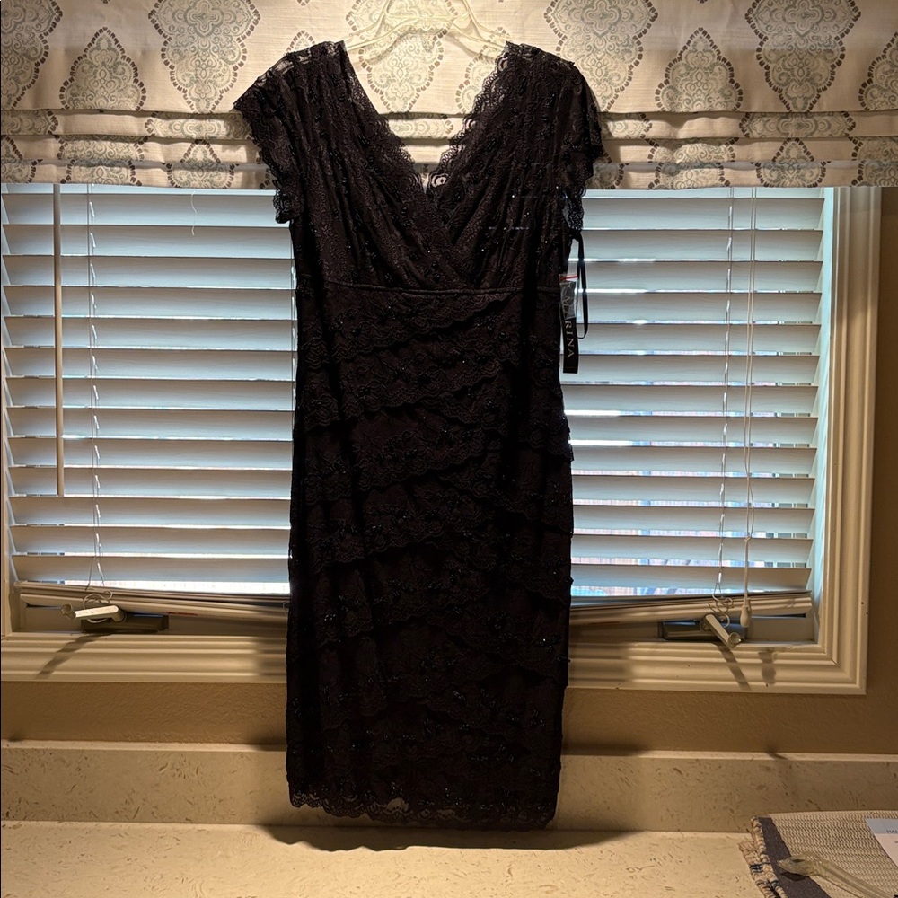 MARINA Black Lace Gown